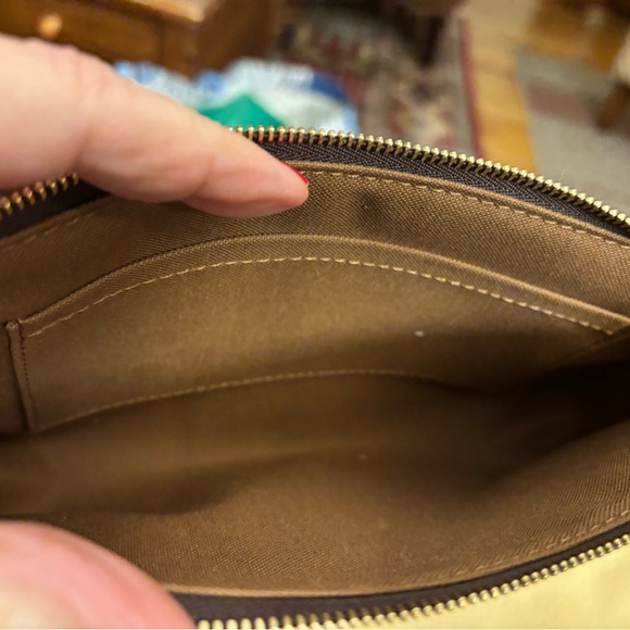 Brand new LV pochette monogram purse - Picture 6 of 10